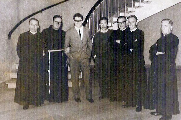 1964(?)a Tirano dopo un cineforum. Da s. don Lino Varischetti, p. Nazareno Fabbretti, il regista Ermanno Olmi,il pittore Angelo 