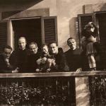 1957, Milano, casa Santucci. Con i predicatori della Missione cittadina (da s. p. Antonio Lupi, p. Ernesto Balducci, p. Davide T